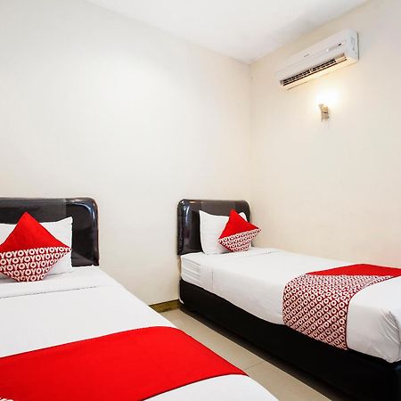 Hotel O Genteng Near Genteng Market Formerly Uno Hotel سورابايا المظهر الخارجي الصورة