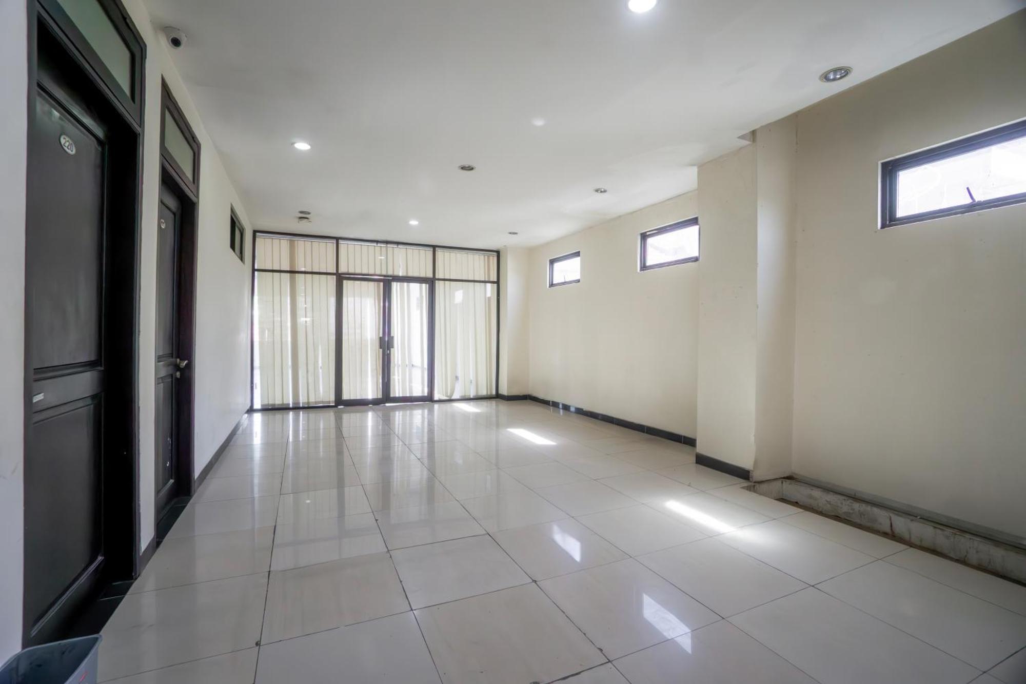 Hotel O Genteng Near Genteng Market Formerly Uno Hotel سورابايا المظهر الخارجي الصورة