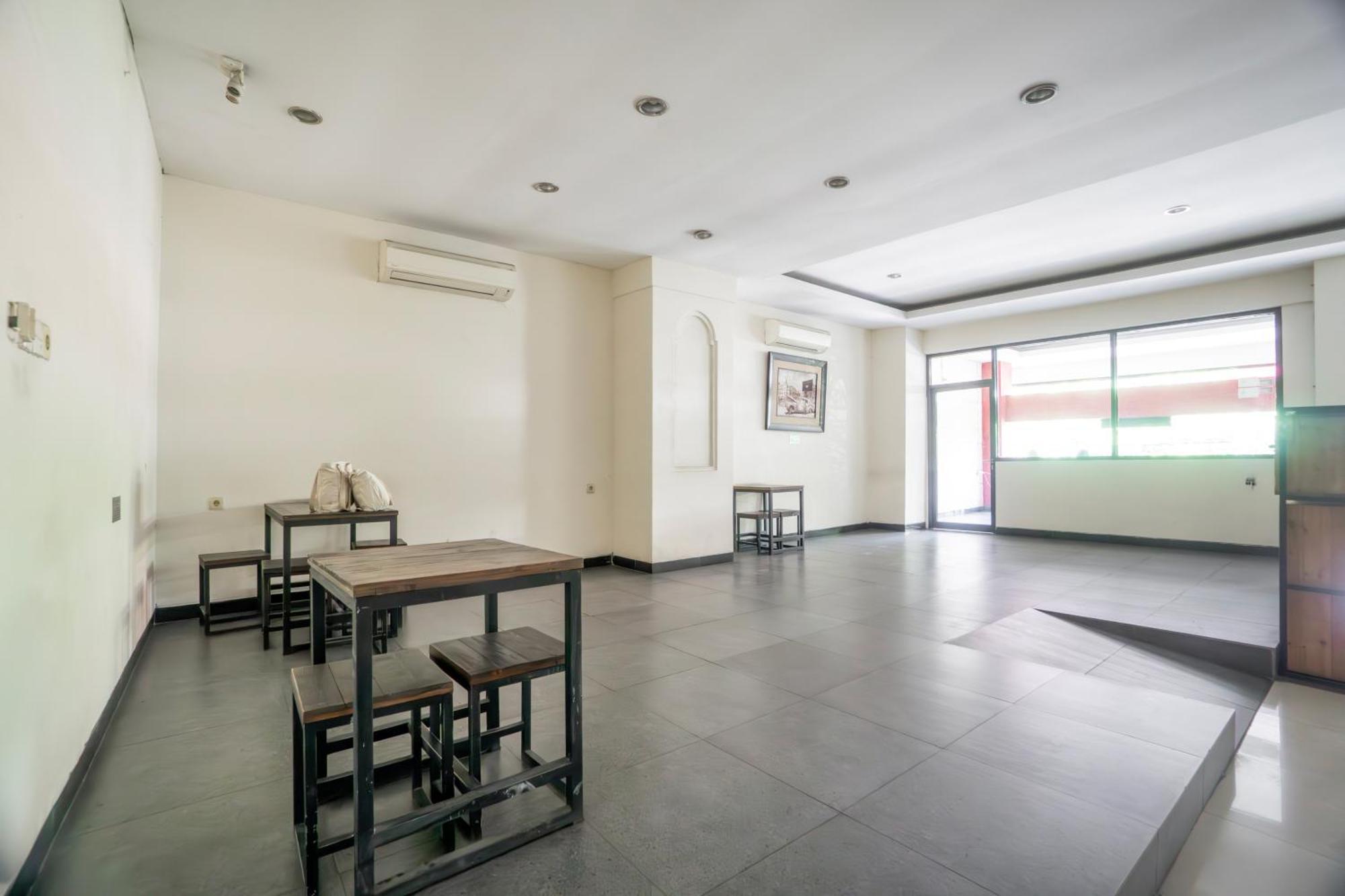 Hotel O Genteng Near Genteng Market Formerly Uno Hotel سورابايا المظهر الخارجي الصورة